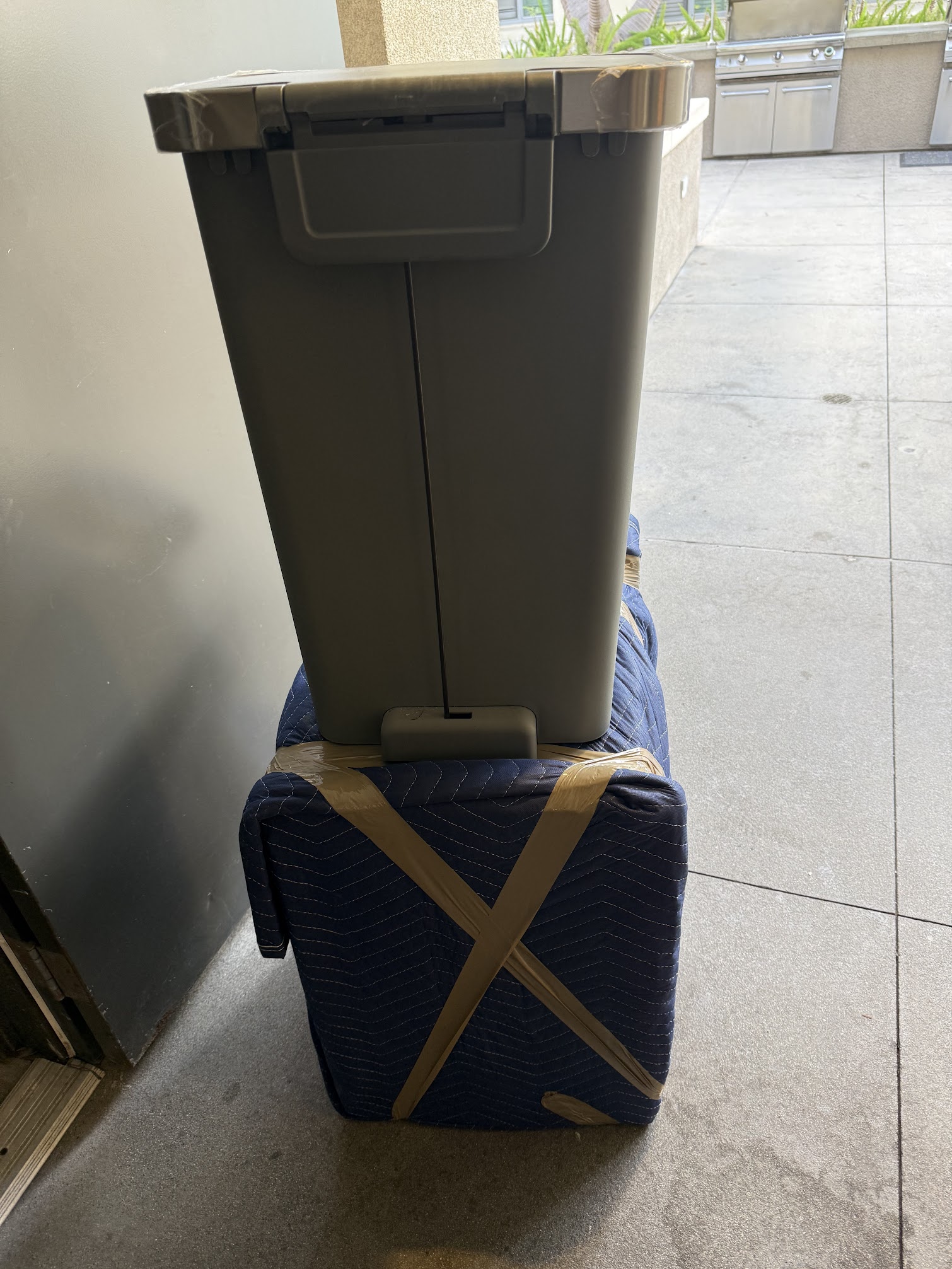 Residential moving day in Costa Mesa with SMG Movers & Cleaning LLC